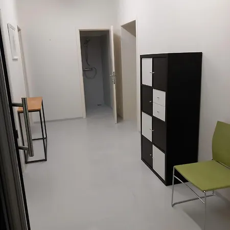 Chez Jean-claude Pour Seulement 2 Personnes Et Un Seul Lit