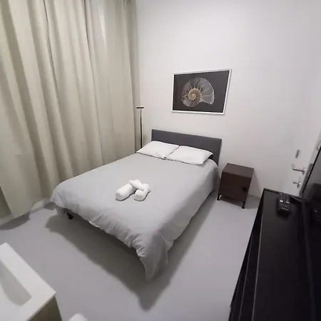 Chez Jean-claude Pour Seulement 2 Personnes Et Un Seul Lit Wavre